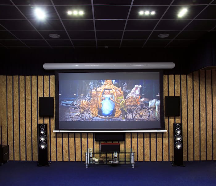 Комната прослушивания в магазинах «Аудиомания» тоже часть стратегии продвижения интернет-магазина